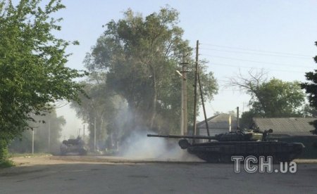 Putin tankları Ukrayna ilə sərhədə yığır