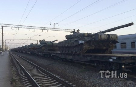 Putin tankları Ukrayna ilə sərhədə yığır