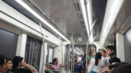 Bakı metrosu yeni qatarları tam istifadəyə verdi