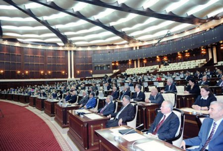 Azərbaycanlı deputatlar maşınlardan imtina edirlər