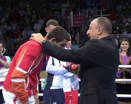 Azərbaycanlı boksçulara qızıl medalları İlham Əliyev təqdim etdi