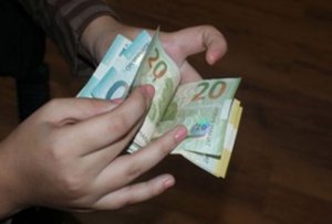 Azərbaycanda orta aylıq maaş artdı