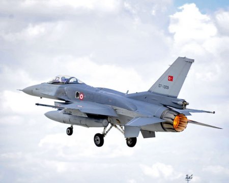 Azərbaycan Türkiyənin İŞİD-i bombardman etməsini dəstəklədi