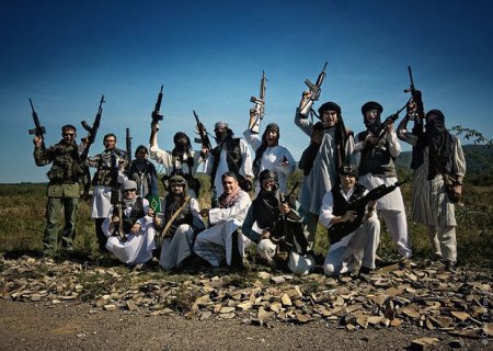 Əfqanıstanda 120-dən çox hərbiçi “Taliban” tərəfə keçdi