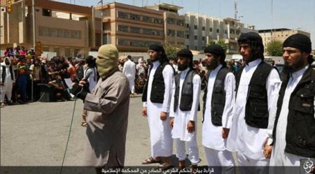 İŞİD yaraqlıları geyi damdan atdılar
