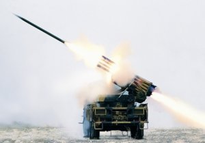 Azərbaycan ordusu Ağdamda düşmənə qarşı reaktiv artilleriyanı işə saldı