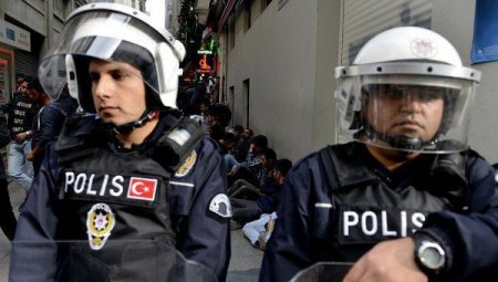 Türkiyədə polis bölməsinə hücum: 2 ölü, 4 yaralı