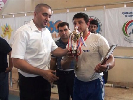 Azərbaycanlı idmançı dünya rekordunu qırdı