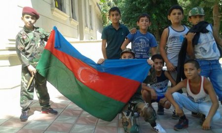 Azərbaycan bayrağını zibilliyə atdılar