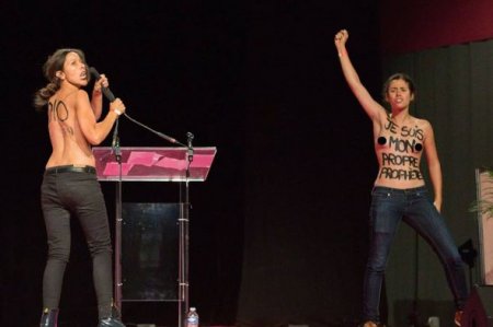 FEMEN müsəlmanların konfransını dağıtdılar