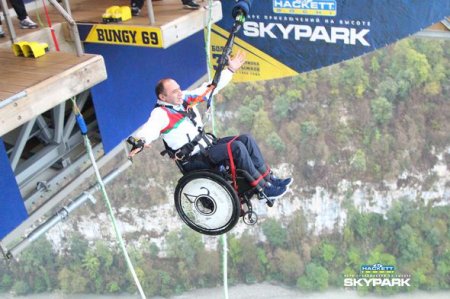Azərbaycanlı paralimpiyaçının ekstremal tullanışı