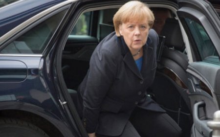 Merkel Türkiyədə tıxaca düşdü