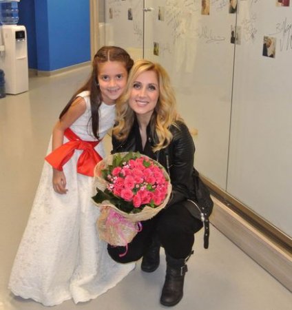 9 yaşlı azərbaycanlı qız Lara Fabianla duet oxudu