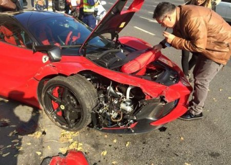 1,5 milyon dollarlıq “supercar”ı aldıqdan 5 dəqiqə sonra əzdi