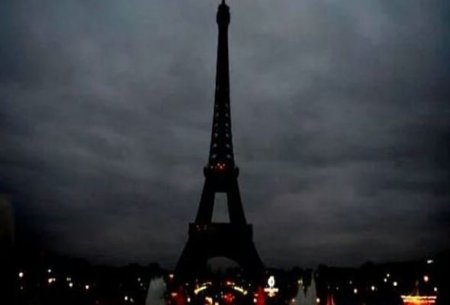 Dünyanın məşhur binaları Fransanın bayrağı rənginə boyandı