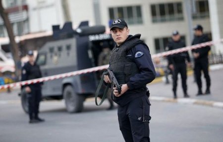 İŞİD terrorçusu Türkiyədə özünü partlatdı, 5 yaralı