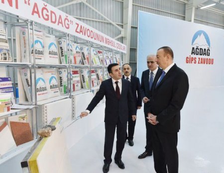 İlham Əliyev Bakıda yeni zavodun açılışında