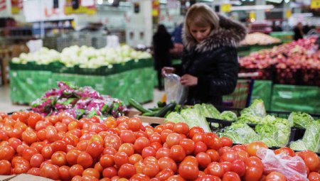 Moskva meriyası: Bakı pomidorları Türkiyə məhsullarını əvəz edib