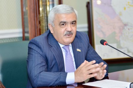 Rövnəq Abdullayev yenidən prezident seçildi
