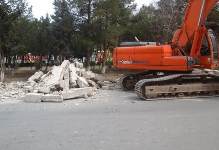 "Heydər Əliyev" parkının hasarları söküldü