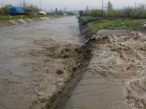 Samur-Abşeron su kanalında daşma təhlükəsi yaranıb