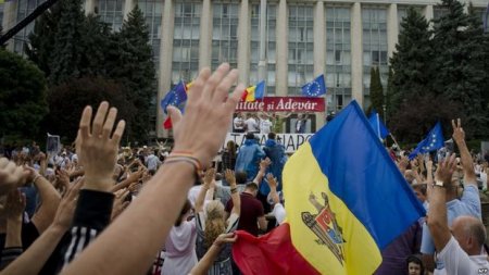 Moldovada hökümət binası mühasirəyə alındı