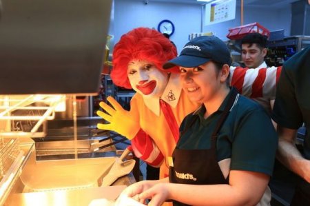 Yeni McDonald's restoranı “Gənclik Mall” ticarət mərkəzində açıldı