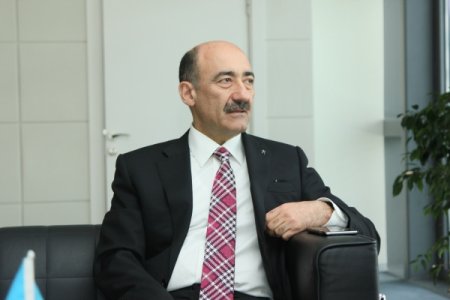 Qarayev ərəb həmkarı ilə görüşdü