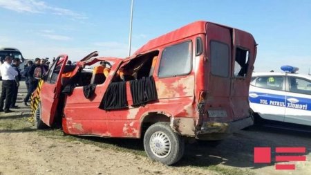 Astarada mikroavtobus yük maşını ilə toqquşdu: Dörd ölü, yeddi yaralı