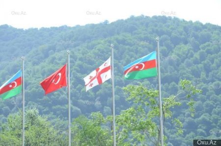 Azərbaycan, Gürcüstan və Türkiyə müdafiə nazirlərinin görüşü başladı