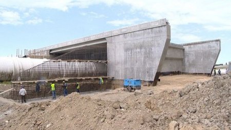 Qalaaltı kəndi istiqamətində yeni yol çəkilir