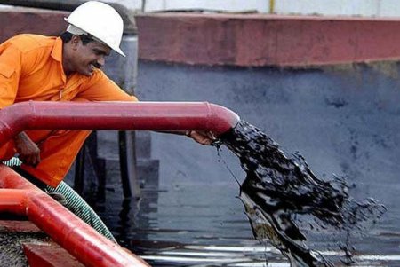 KİV: Tehran neft hasilatını dondurmayacaq