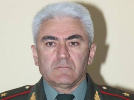 Sarkisyan daha bir generalı qovdu