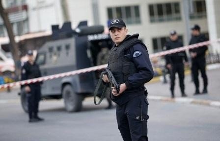 İstanbul polisinə hücum: Ölən və yaralananlar var
