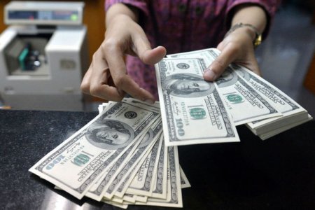 Bakı sakininin 174 min dollarını ələ keçirdilər