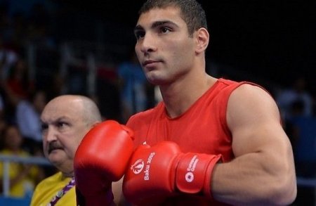 İlham Əliyevin mükafatlandırdığı erməni boksçu Bakıya gəlməkdən qorxdu