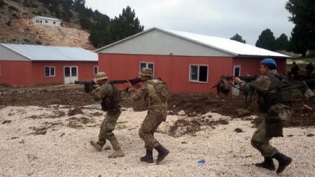 Türkiyədə təlimlər: Xüsusi təyinatlılarımız hava limanını azad etdilər