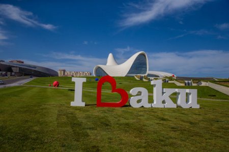 Bakıda “I Love Baku” incəsənət kompozisiyası açılıb