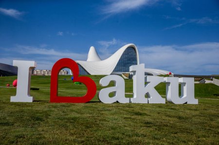 Bakıda “I Love Baku” incəsənət kompozisiyası açılıb