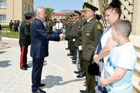 Naxçıvanda zabit ailələrinə yeni xidməti mənzillər təqdim olunub