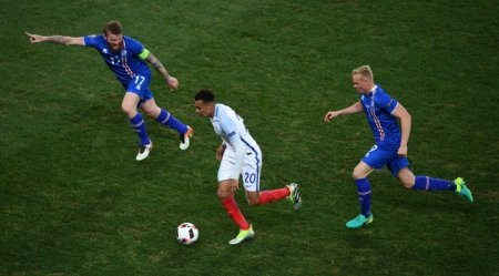AÇ-2016: İslandiya və İtaliya 1/4 finalda!