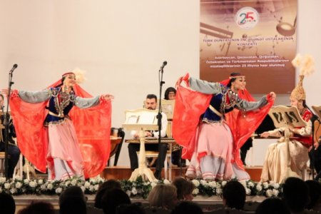 Bakıda türkdilli dövlətlərin müstəqilliyinin 25 illiyi qeyd olunub