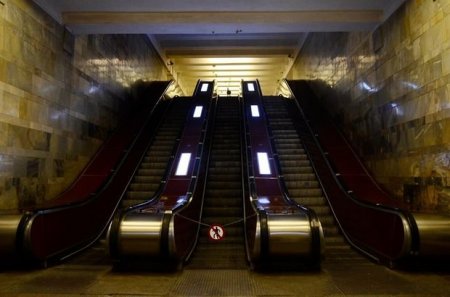 “20 Yanvar” metro stansiyasının bir girişi bağlanır