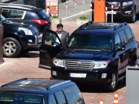 Saakaşvilinin 370 min manatlıq avtomobilini oğurladılar