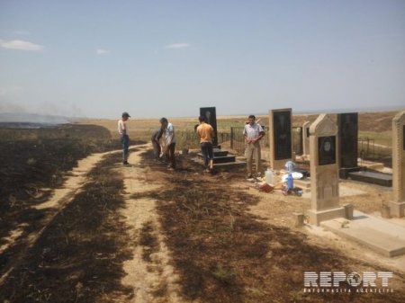 Şabranda qəbirstanlıqda güclü yanğın