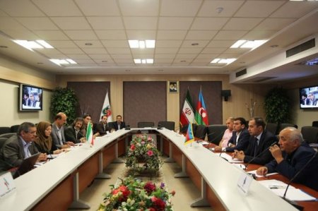 Azərbaycan və İran beynəlxalq avtomobil daşımalarına dair protokol imzaladı