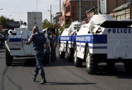 Yerevanda girov götürülən polislər azad edildi