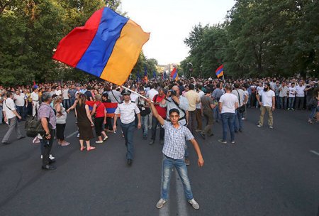 Ermənistanda müxalifətin növbəti mitinqi başlayıb