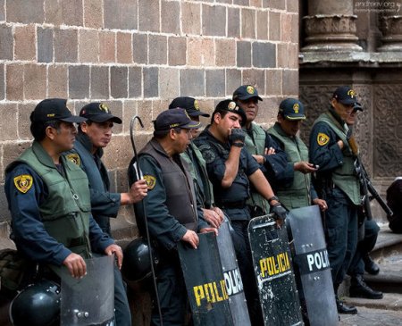 Peruda 96 polis əməkdaşı cinayətkarların qətlində şübhəli bilinir