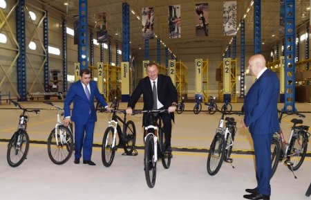Prezident İlham Əliyev İsmayıllıda velosiped sürdü